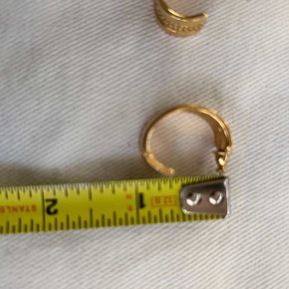 2 Pair of Vintage Monet Gold tone Pierced earrings - Picture 5 of 11